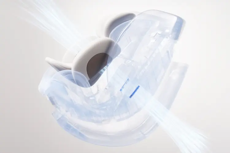 チャイルドシート史上初の電動デュアルファン搭載